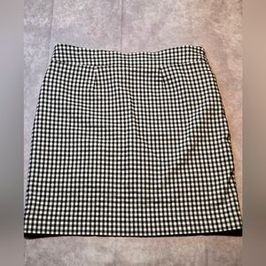 Chicos Brigitte Pull-On Gingham Skort Size 4 White Black Pockets Preppy Career